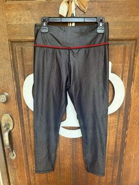 Zyia Black Metallic Sweetheart Leggings, VEUC, size 8/10